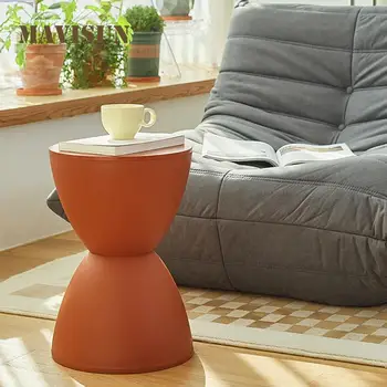 Обичай кратък диван-приставной маса в скандинавски стил за дневната, Модерен минималистичен Малък творчески пластмасова табуретка за обувки, забавна мебели за дома